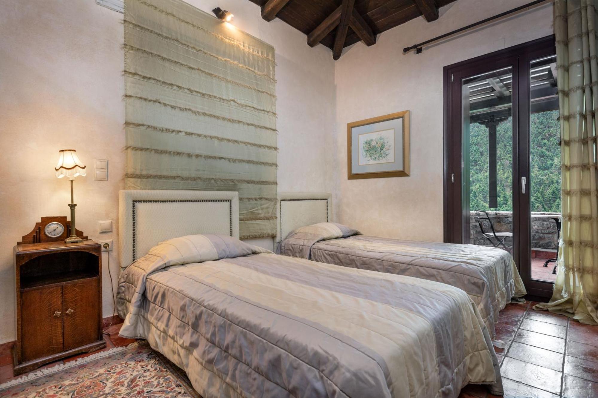 Ostra Menalon Luxury Suites Kardaras Exterior photo