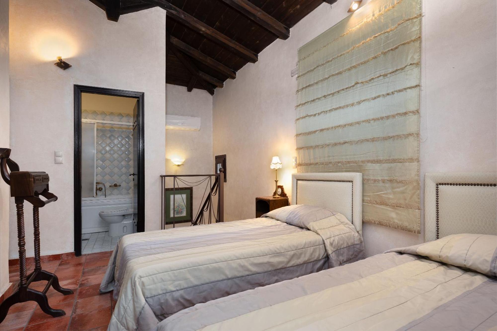 Ostra Menalon Luxury Suites Kardaras Exterior photo