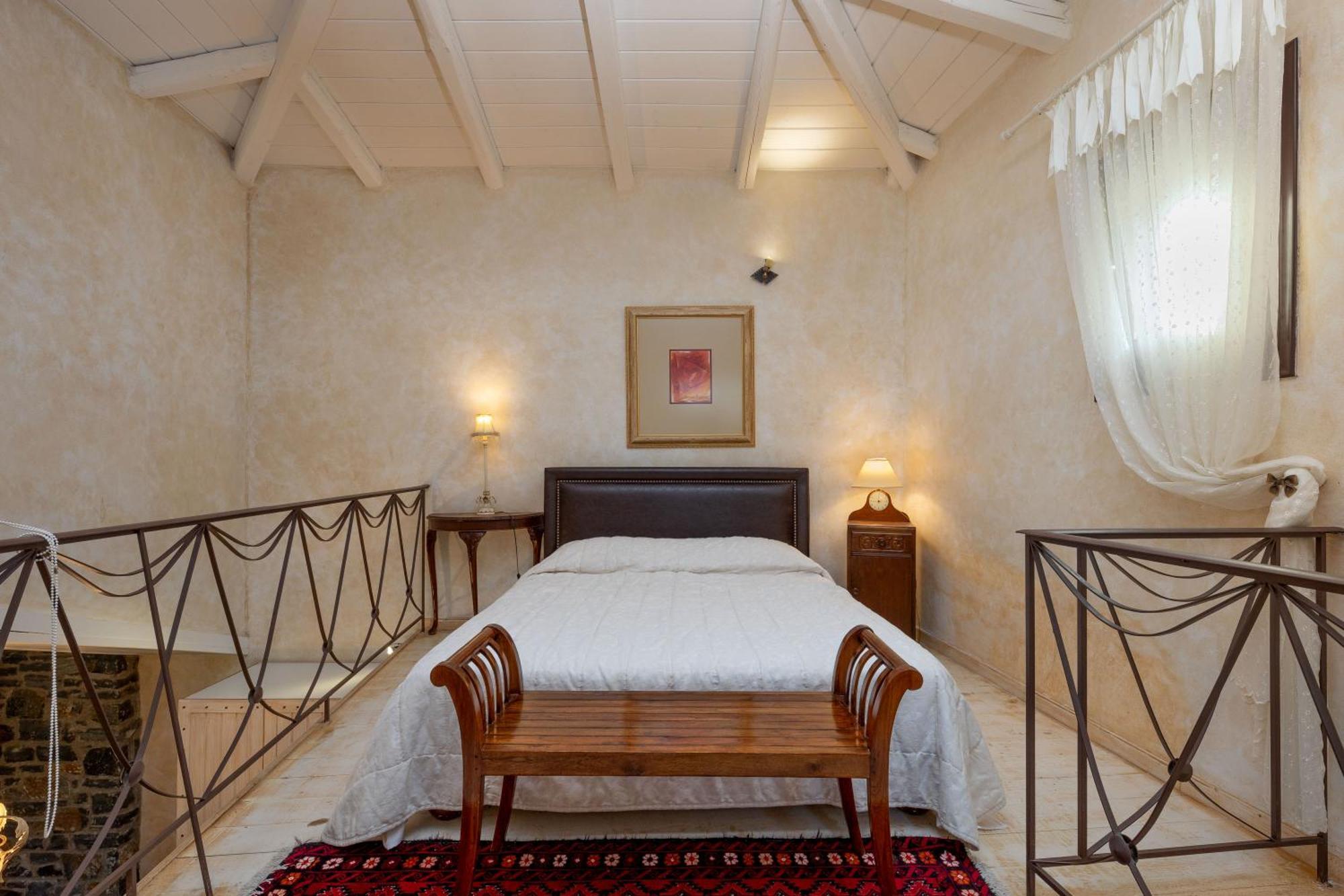 Ostra Menalon Luxury Suites Kardaras Room photo