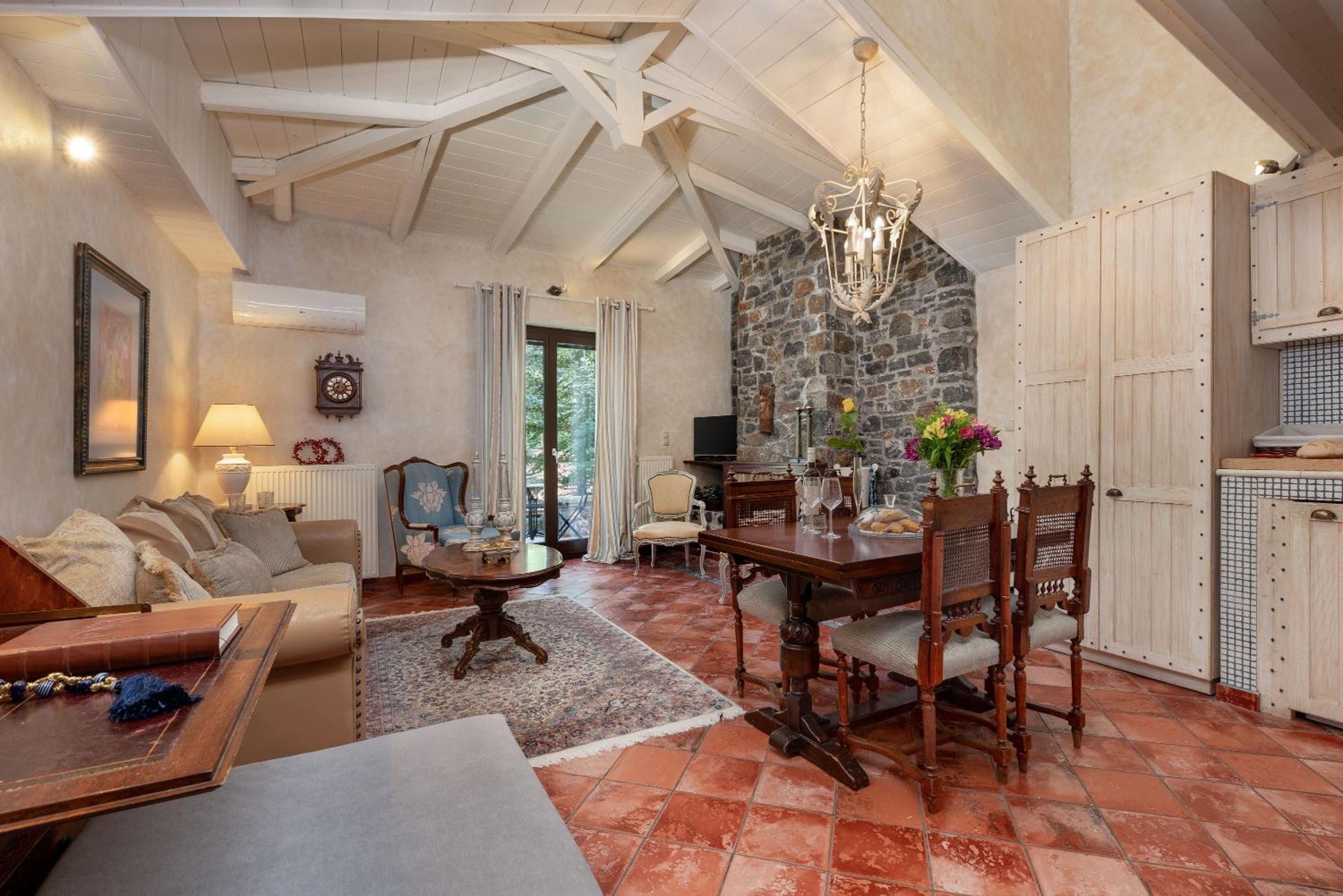 Ostra Menalon Luxury Suites Kardaras Room photo
