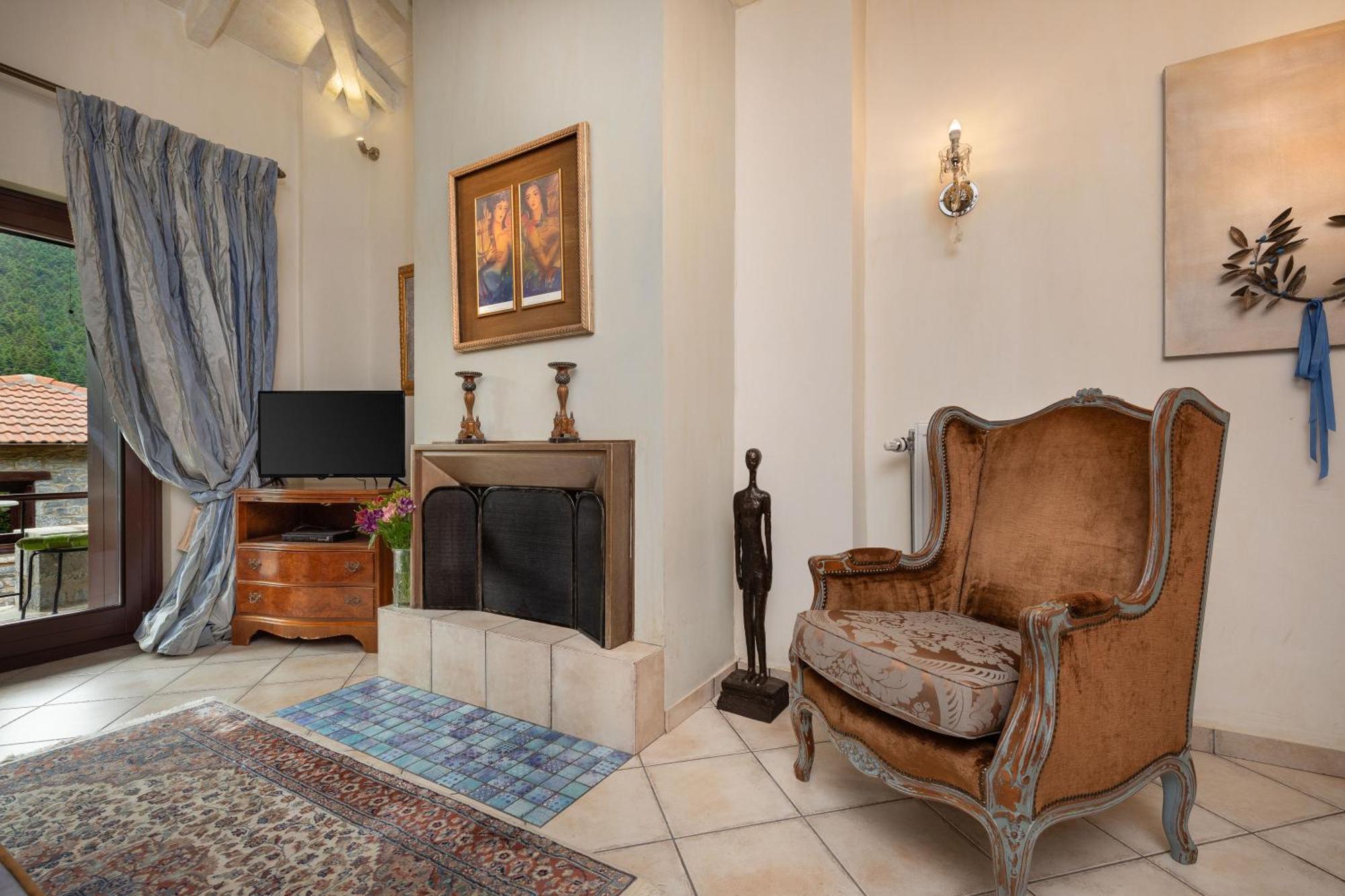 Ostra Menalon Luxury Suites Kardaras Room photo