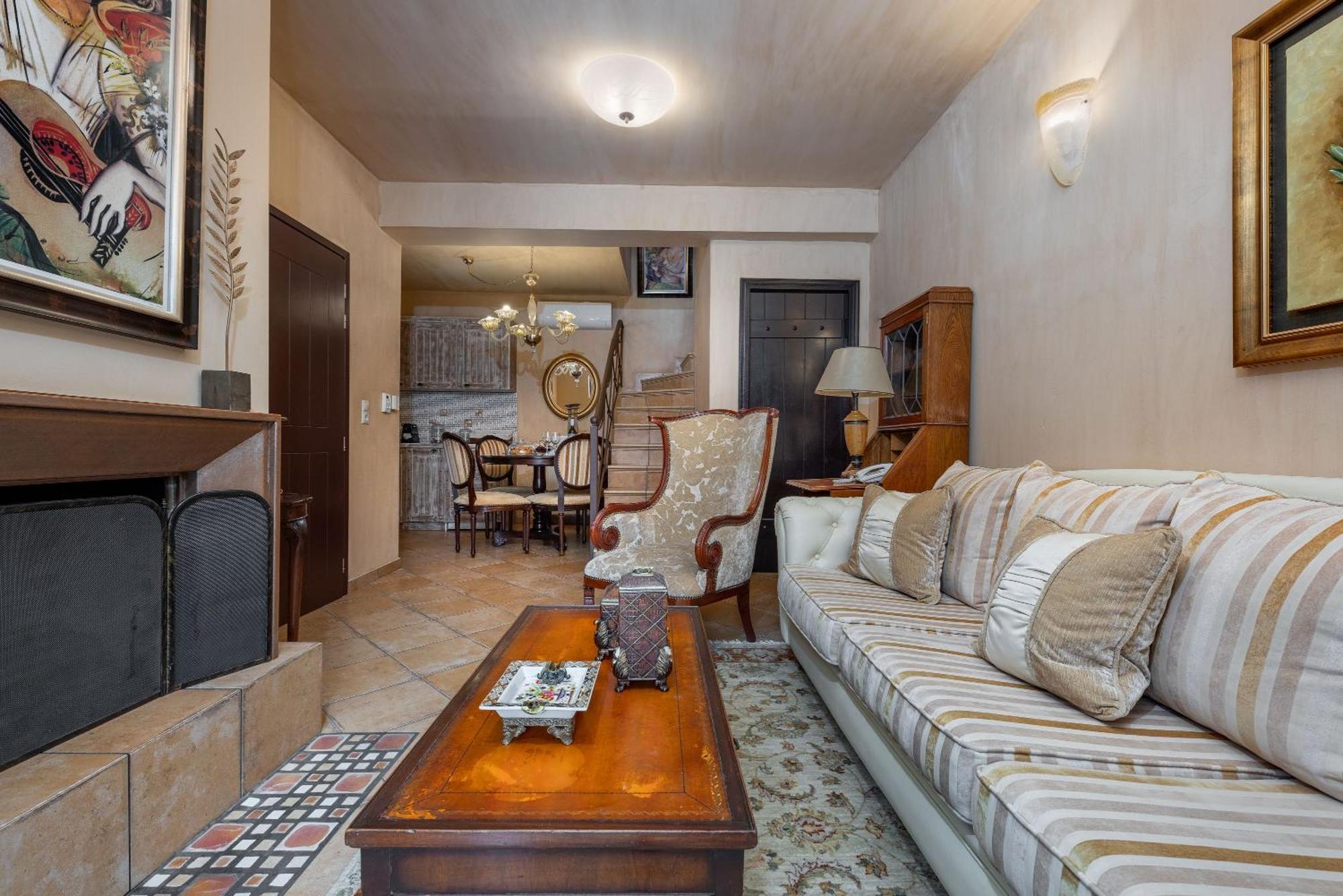 Ostra Menalon Luxury Suites Kardaras Room photo